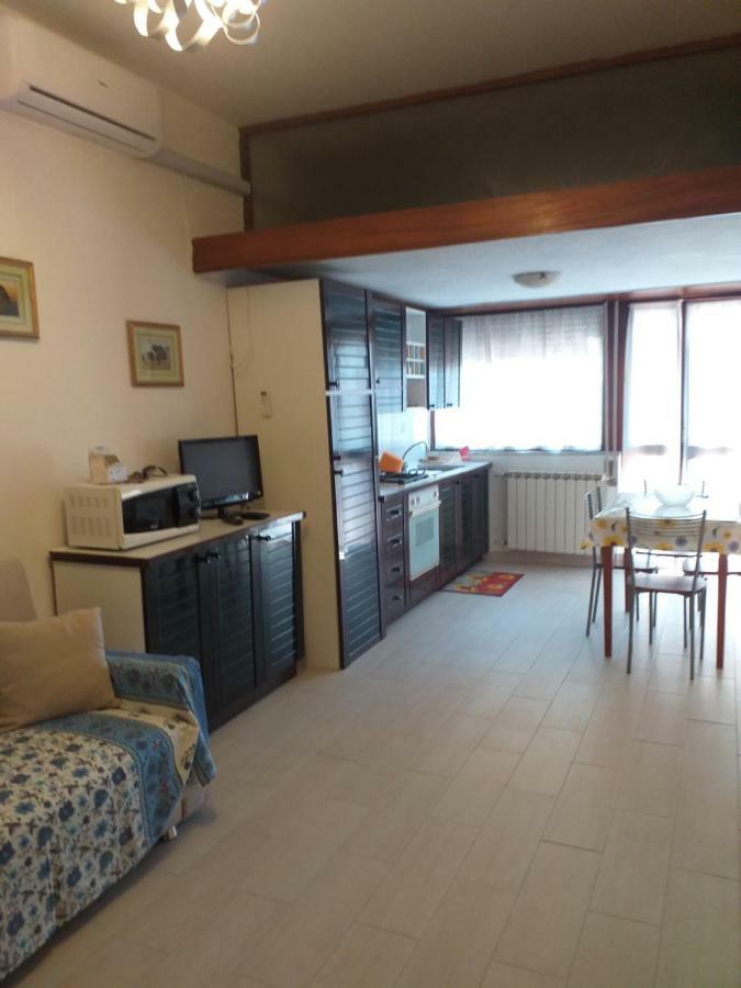 Appartamento Marina มารีนาดีคาร์รารา ภายนอก รูปภาพ